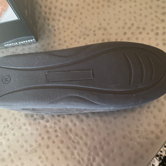 Sharper Image black Memory Foam slippers,new.Medium - Picture 9 of 9